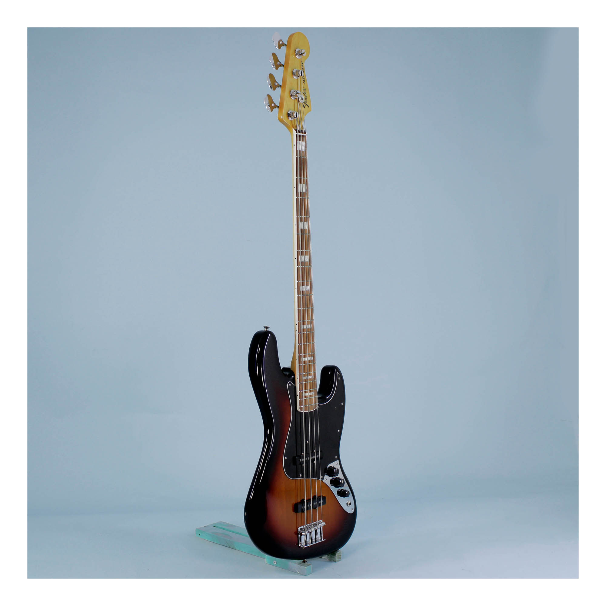 Bajo eléctrico Fender Vintera 70s Jazz Bass - 3-Color Sunburst - SEMINUEVO foto 2