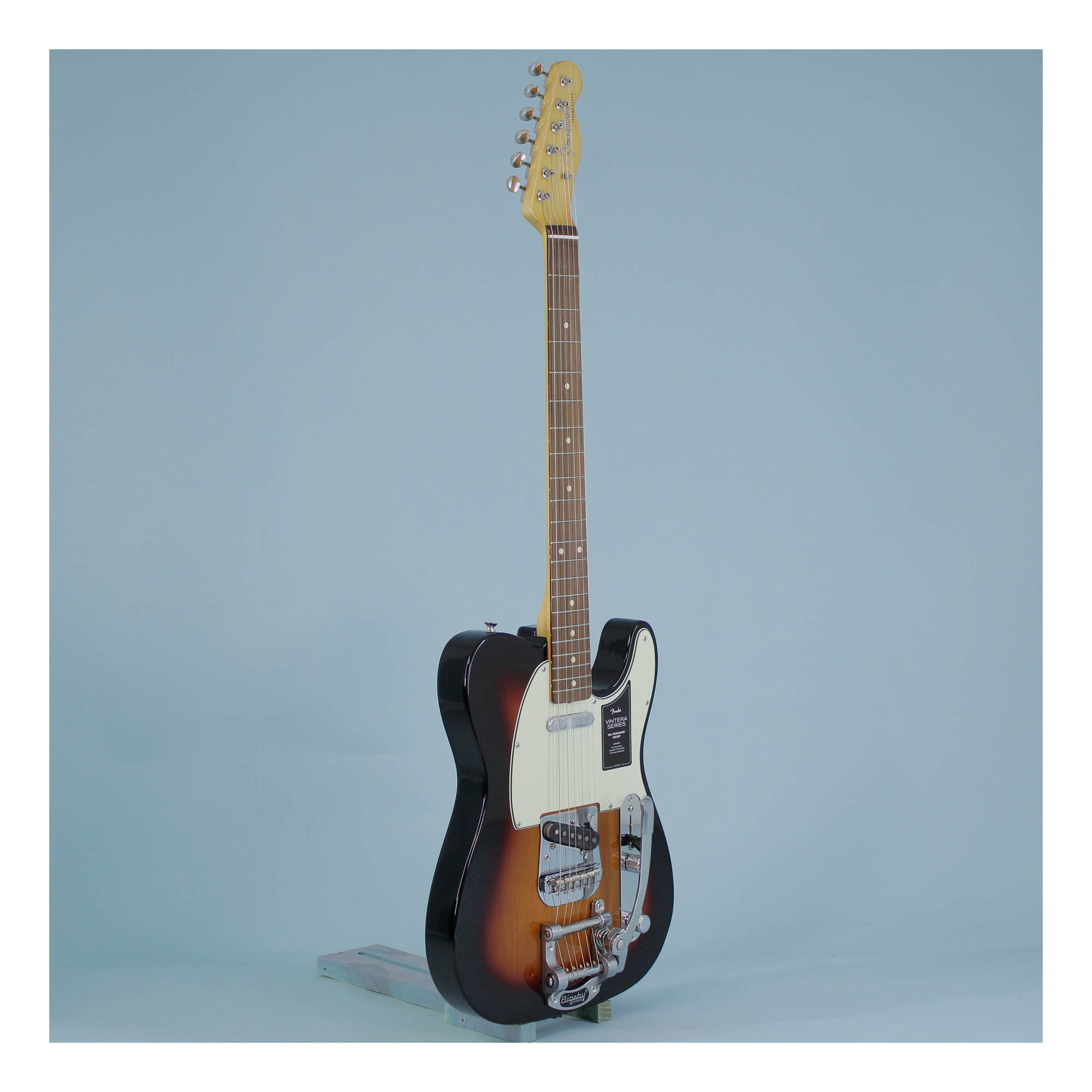 Guitarra eléctrica Fender Vintera 60s Telecaster Bigsby -3-Color Sunburst - SEMINUEVO foto 2