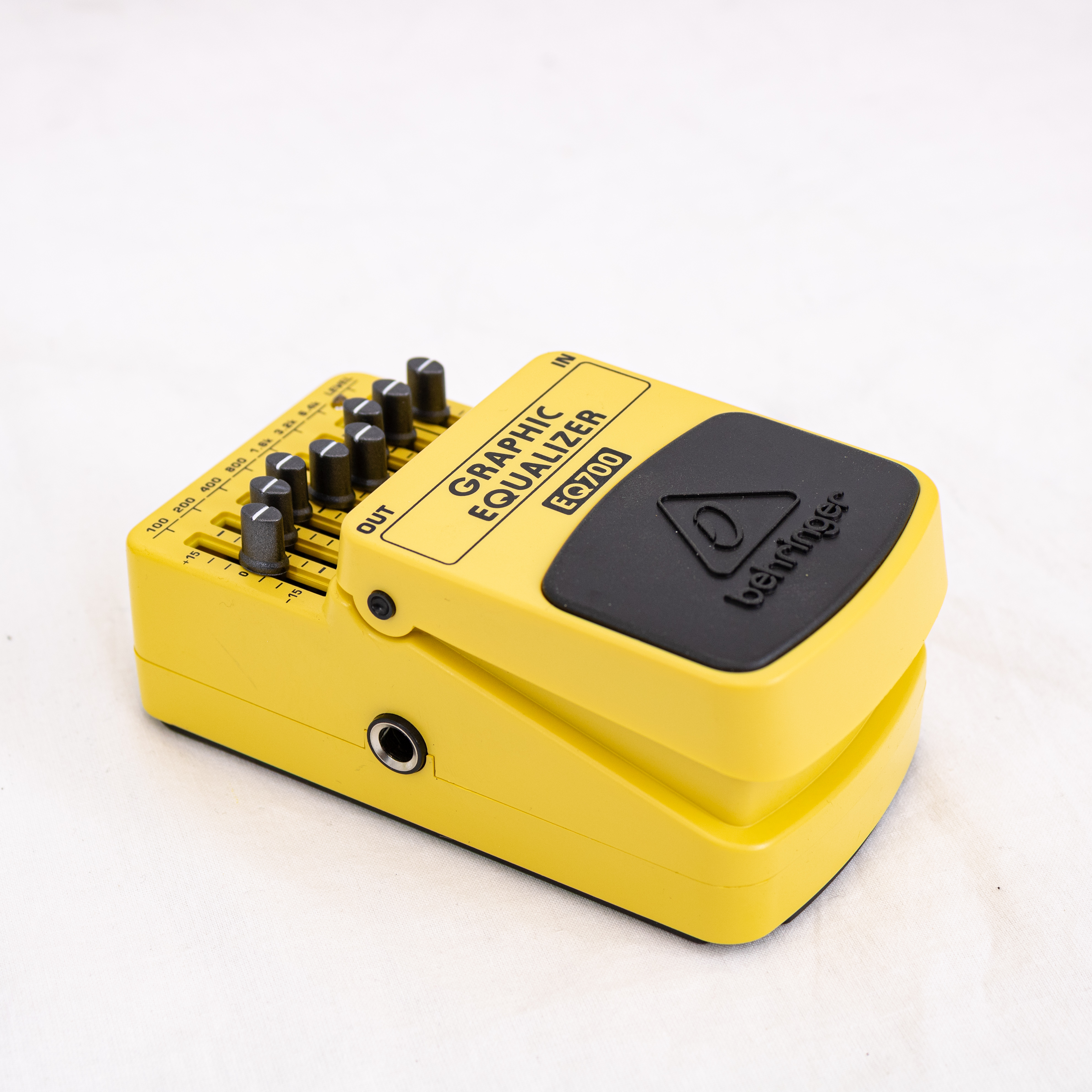 Pedal Ecualizador Gráfico Behringer EQ700 - 7 Bandas OPENBOX
