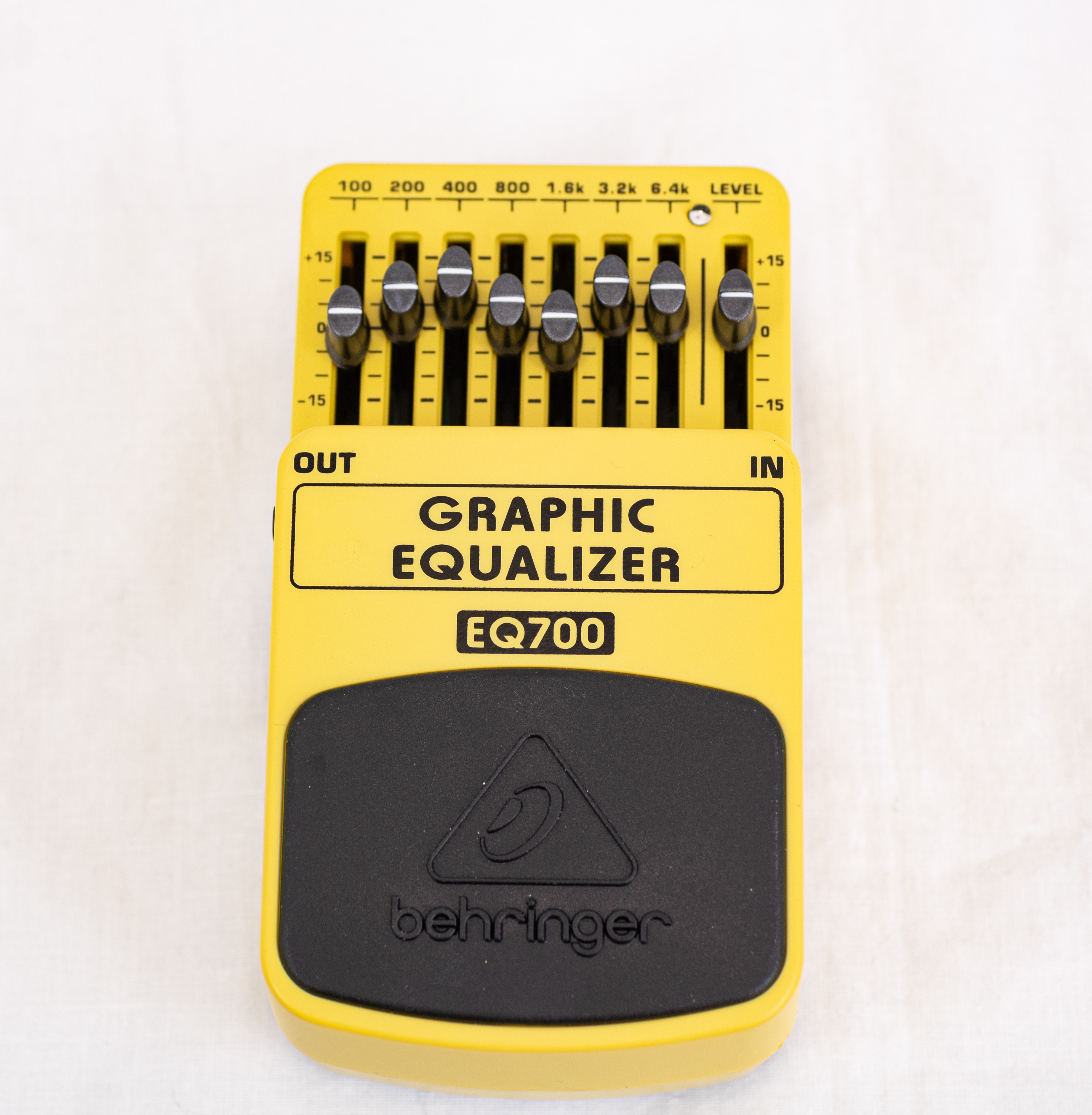 Pedal Ecualizador Gráfico Behringer EQ700 - 7 Bandas OPENBOX foto 2