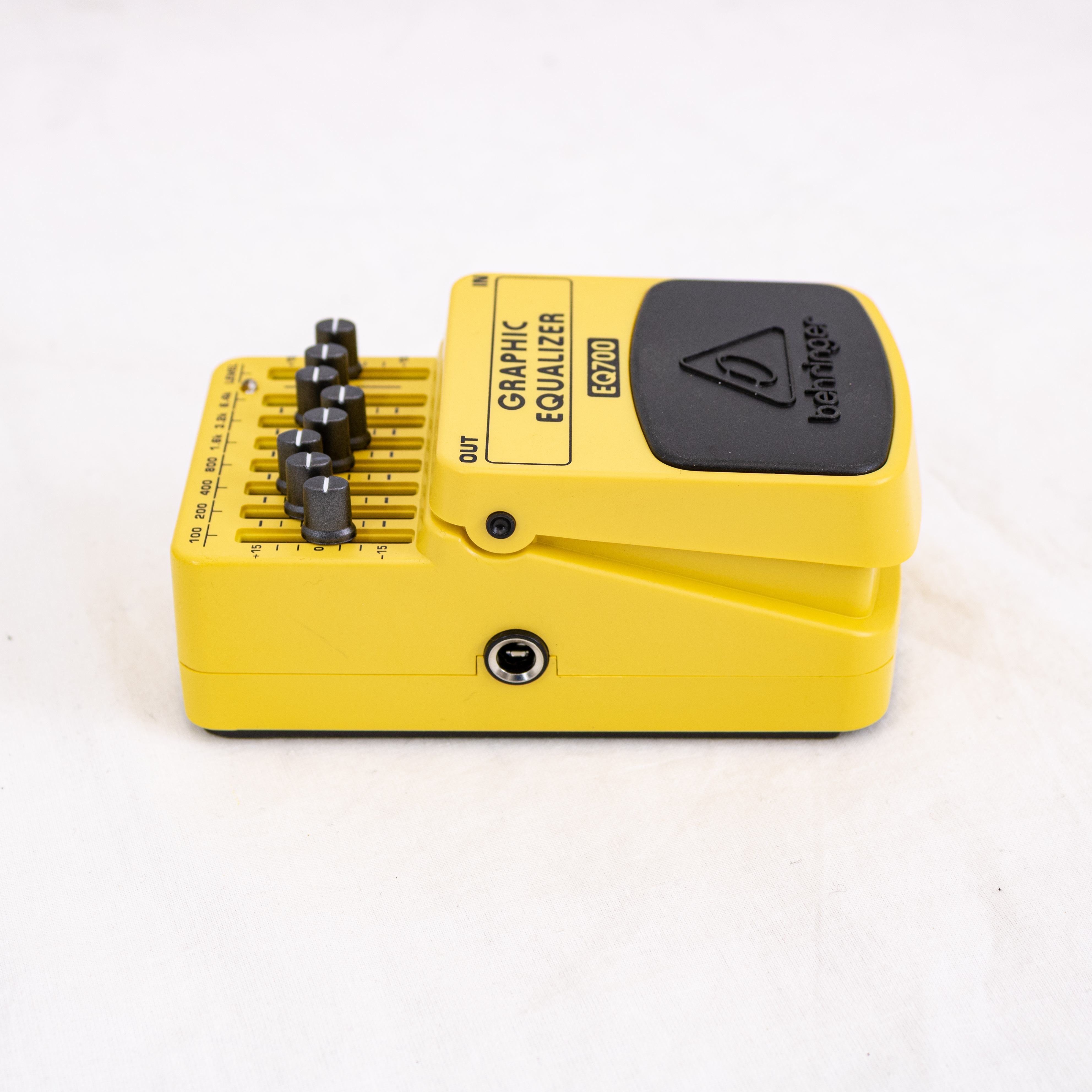 Pedal Ecualizador Gráfico Behringer EQ700 - 7 Bandas OPENBOX foto 3