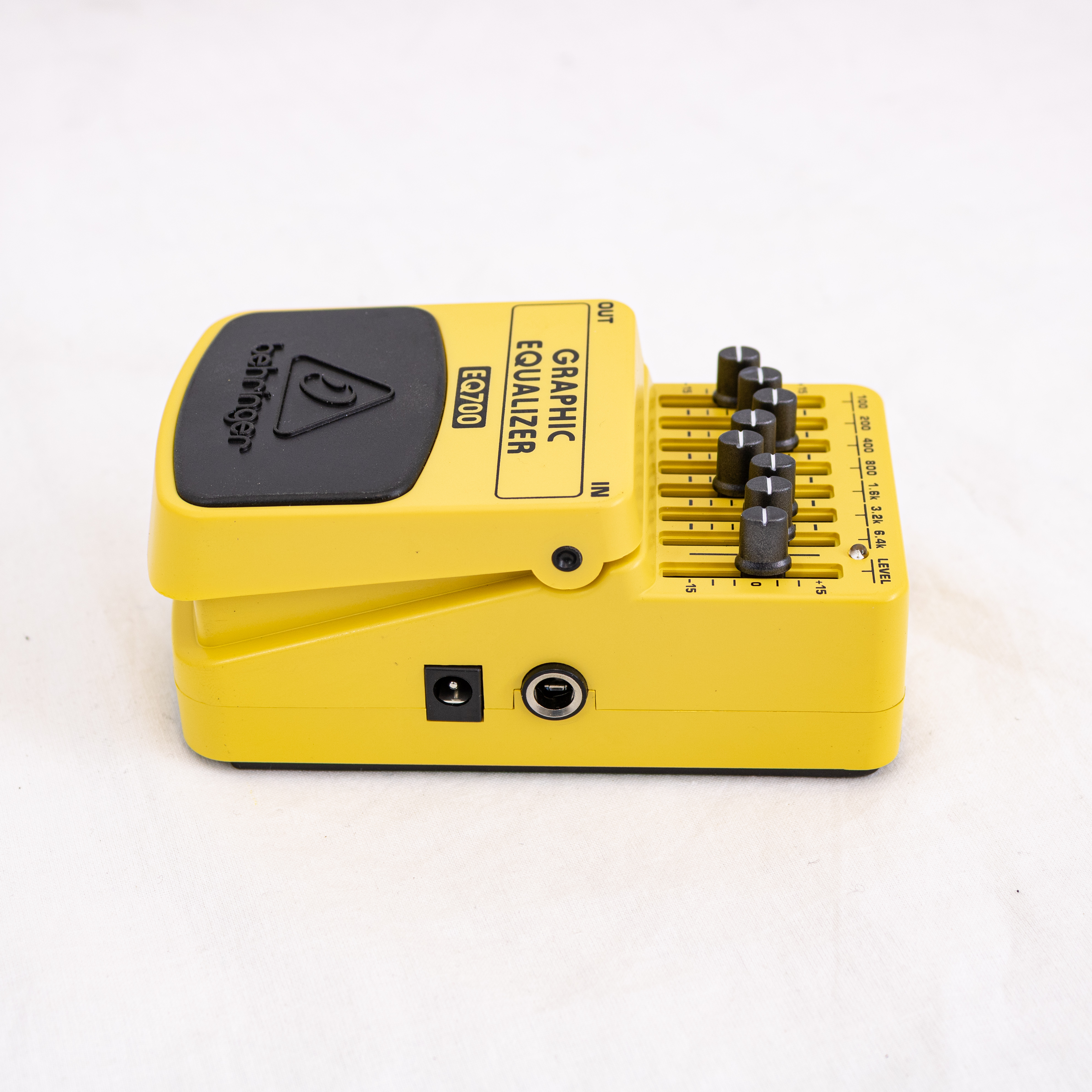 Pedal Ecualizador Gráfico Behringer EQ700 - 7 Bandas OPENBOX foto 4